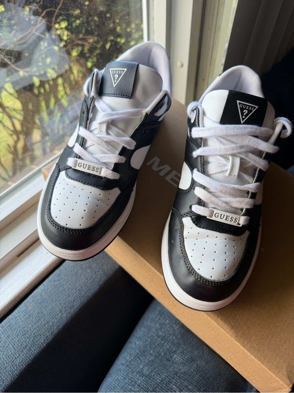 GUESS Kids Black and White Low-Top Sneakers with Logo Accent